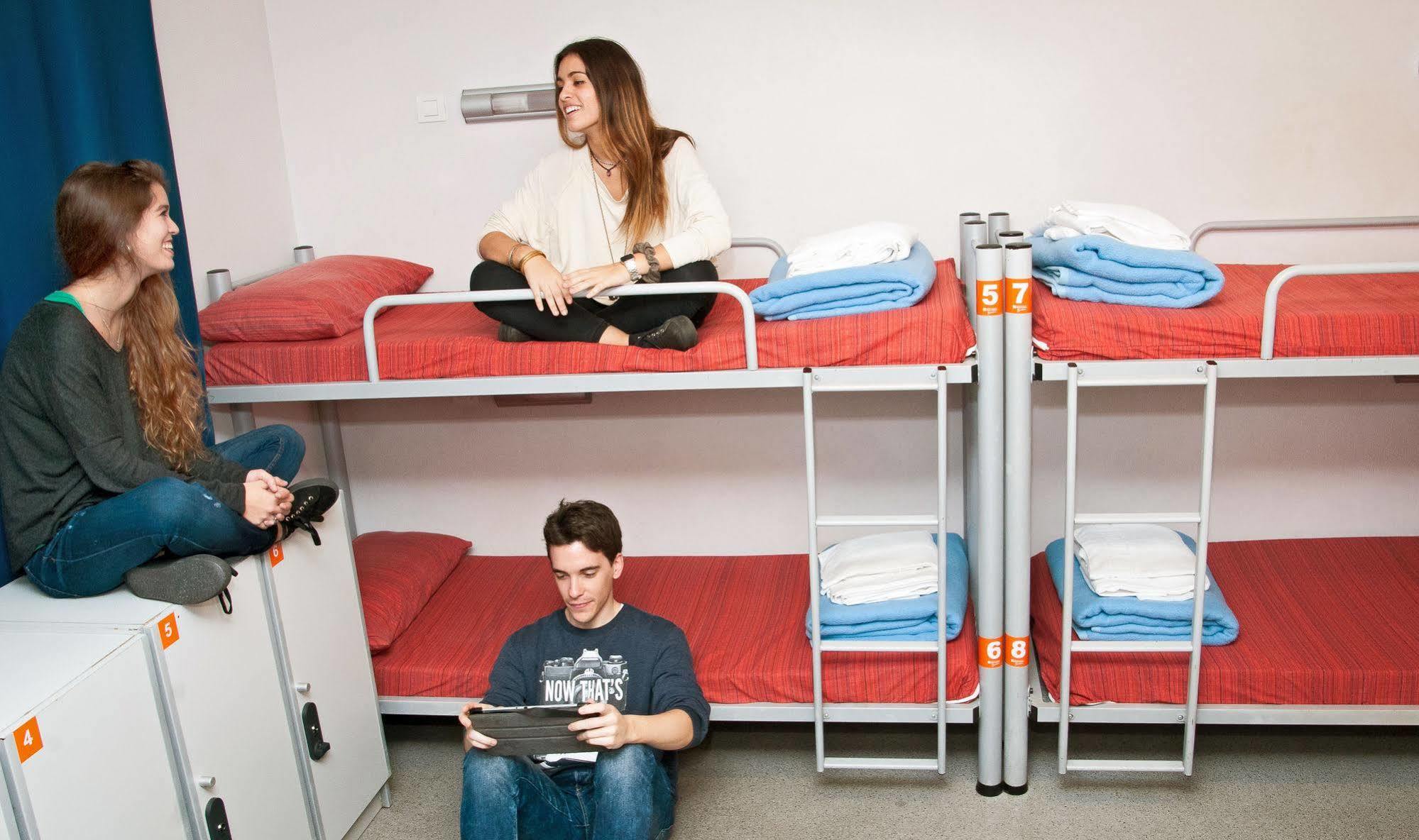 Hostel Pere Tarres *