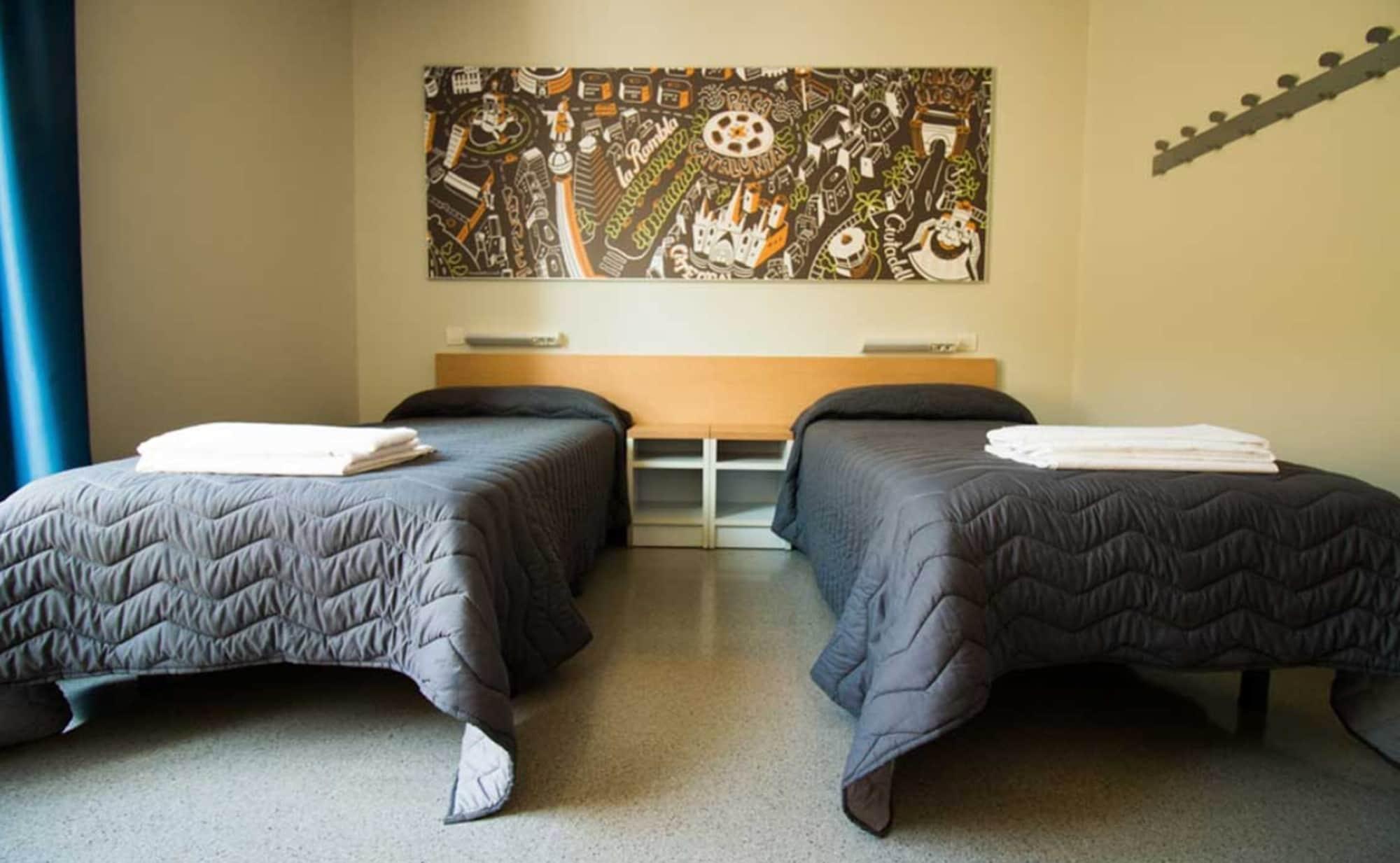 Barcelona Pere Tarres Youth Hostel Barcelona