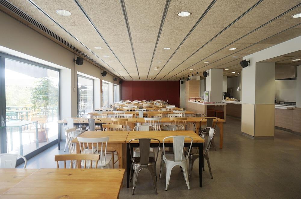 Barcelona Pere Tarres Youth Hostel * Barcelona